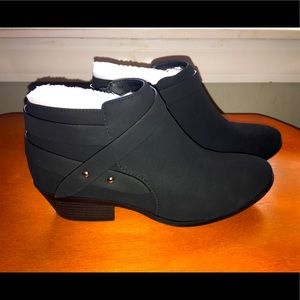 Women's Fashion Closed Toe Multi Strap Ankle Bootie w\Block Heel.